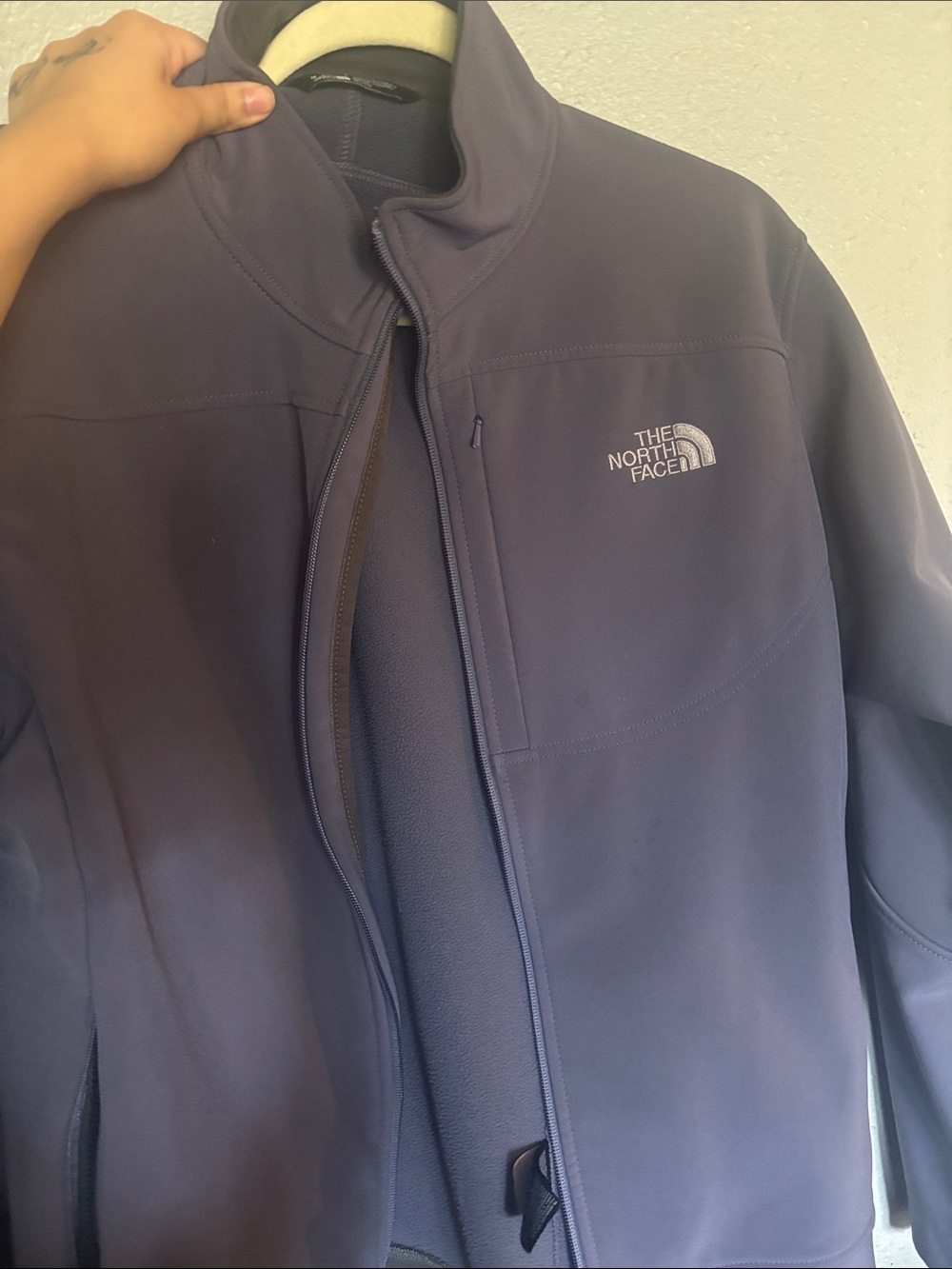 The North Face Men's Navy Lightweight Jacket